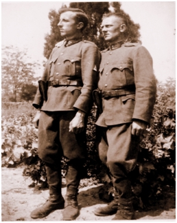 Régeisz Péter (balra) Délvidéken, 1941